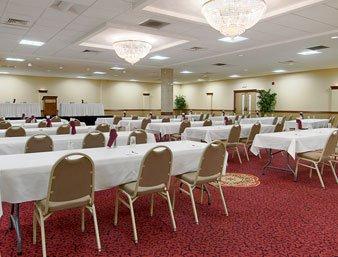 מלון Ramada Convention Center או קלייר מראה חיצוני תמונה