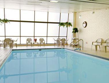 מלון Ramada Convention Center או קלייר מתקנים תמונה